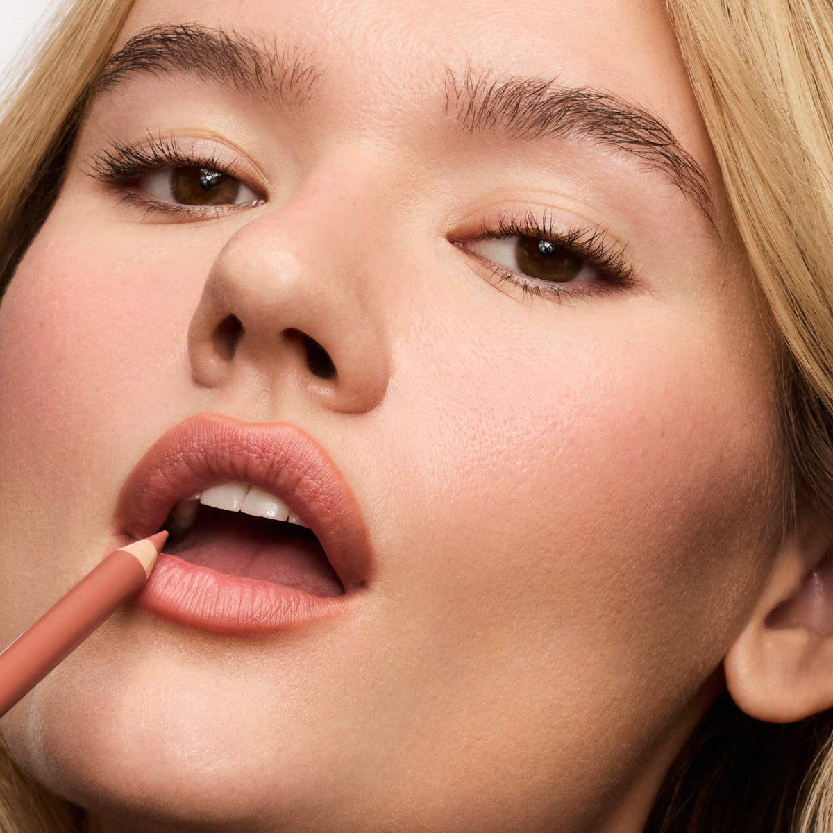 softline-lip-liner-latte-h6 SoftlineLipLiner_Latte_8.jpg